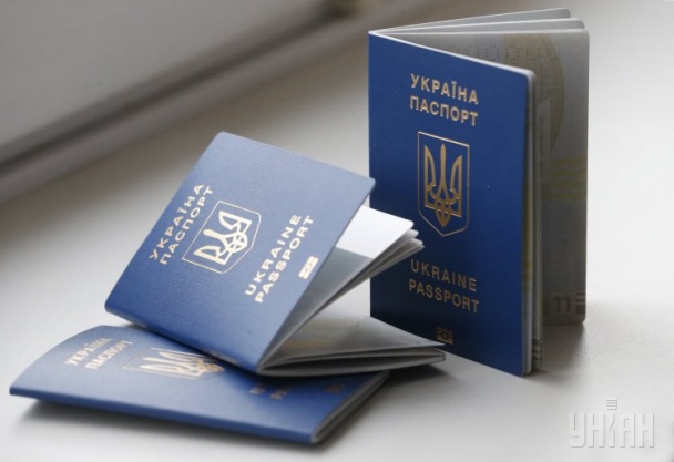 Біометричний закордонний паспорт: що повинен знати про документ кожен українець